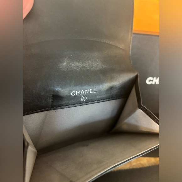 CHANEL FULL INCLUSION Camellia Patent Leather Bifold Pearl Crossbody Wallet - Picture 10 of 17